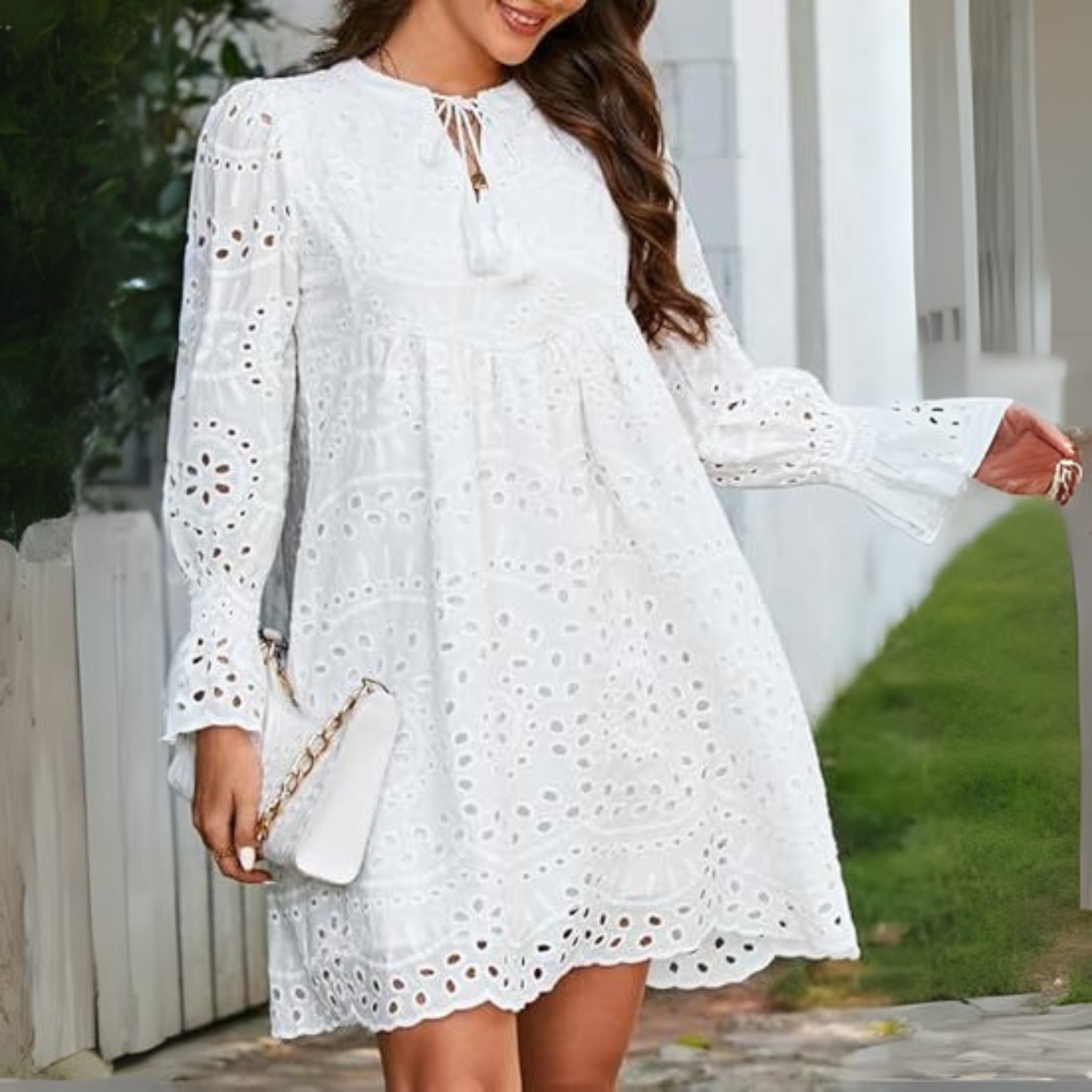 ANIM™ – Elegancka mini sukienka z frędzlami i dekoltem w serek, z długim rękawem - Eliza-Warszawa